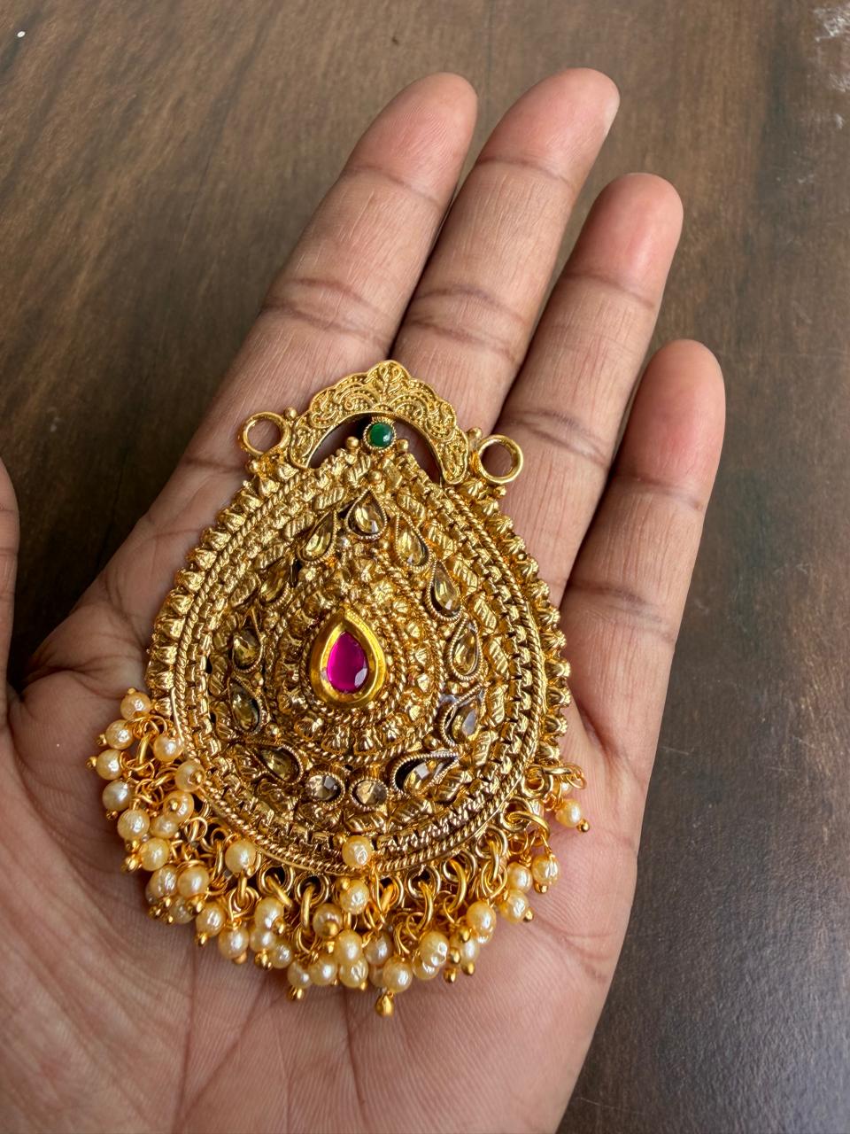 Pendant with earrings: Code: SP501