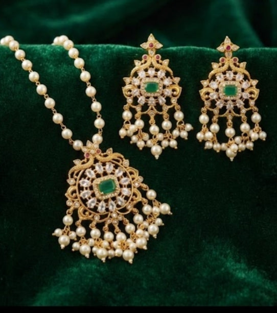 Pearl Necklace Set with Emerald Green Stone Accents CODE MT6601