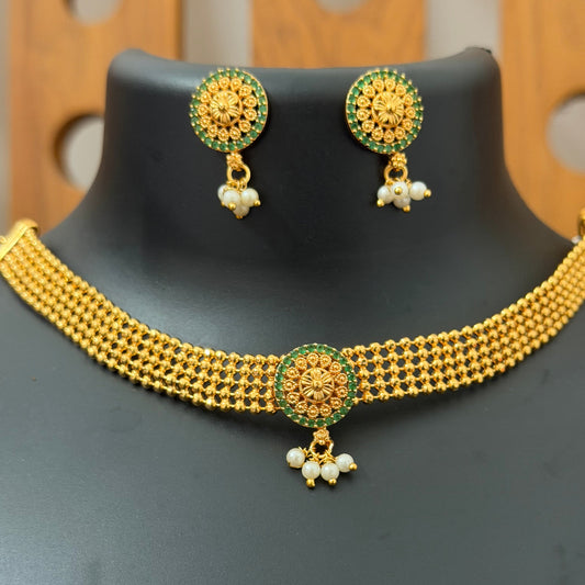 Choker green