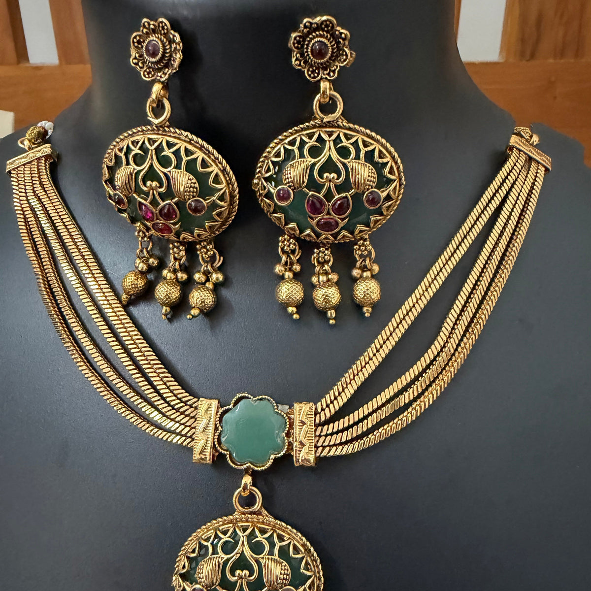 Gold lookalike Choker