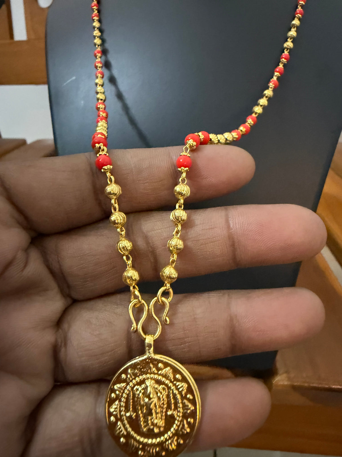 Guruvayoorappan Locket with chain 6 Pidi: Light weight