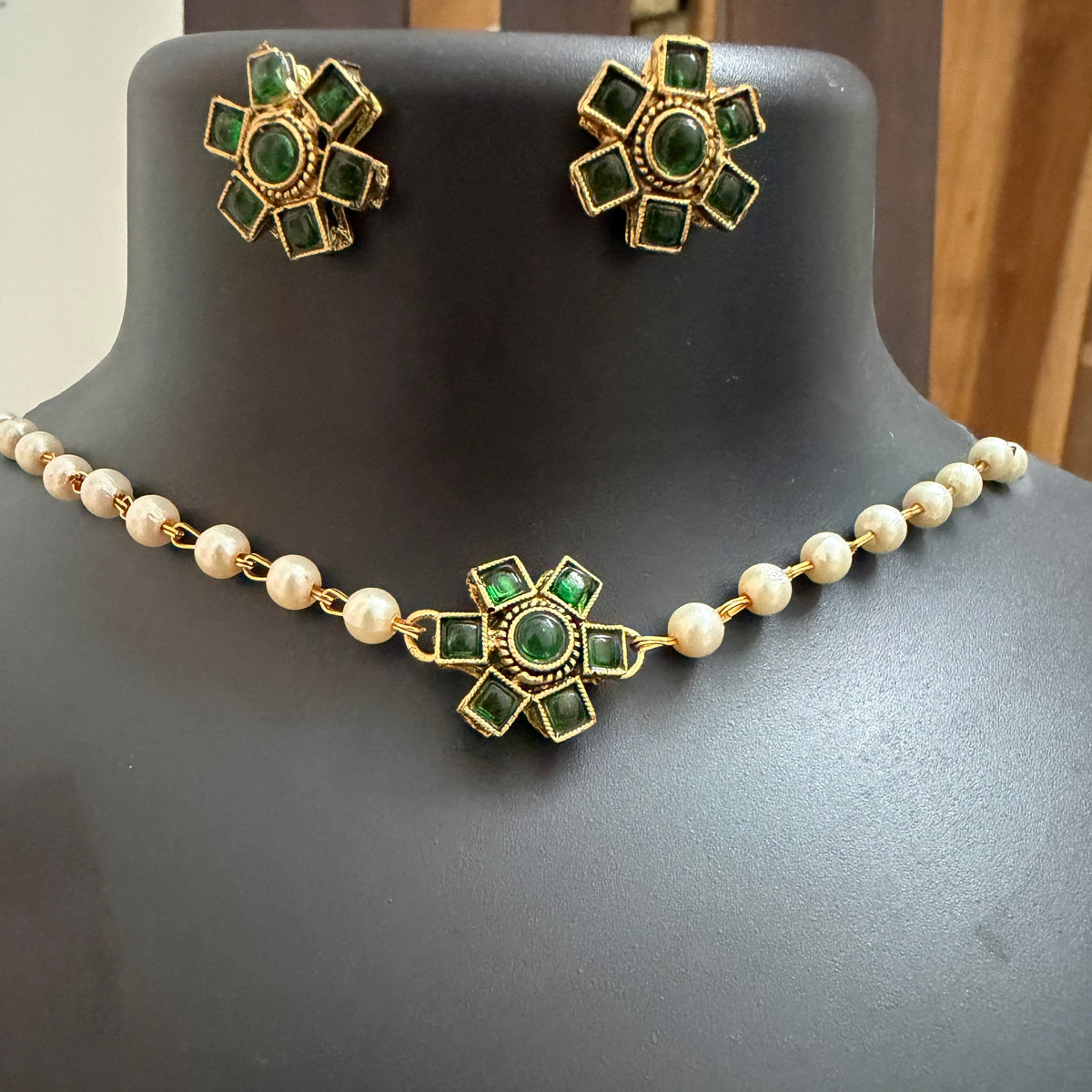 Single layer choker Green