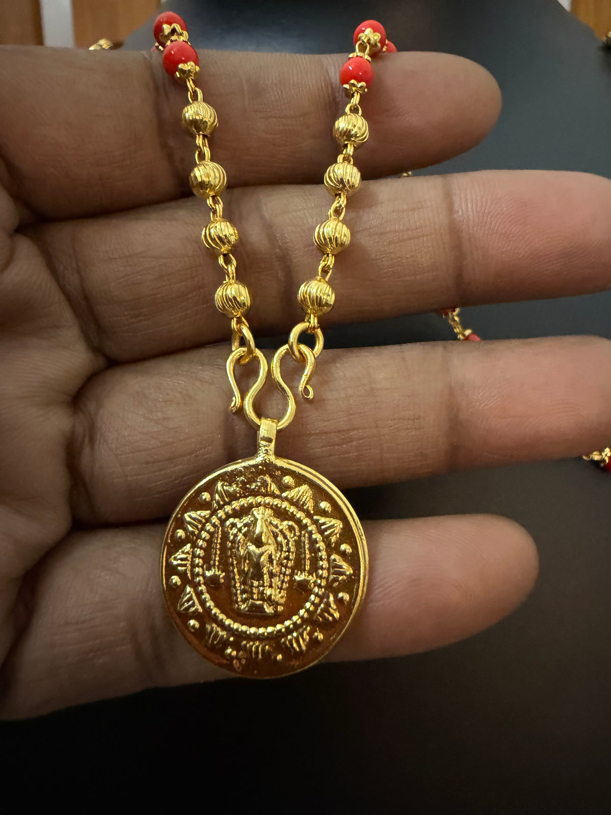 Guruvayoorappan Locket with chain 6 Pidi: Light weight