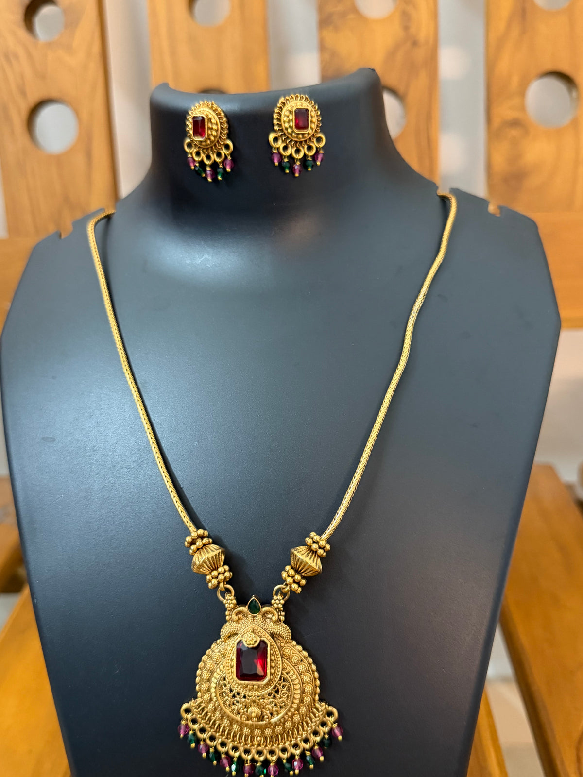 Antique Ruby Pendant Chain with Mogappu Chain