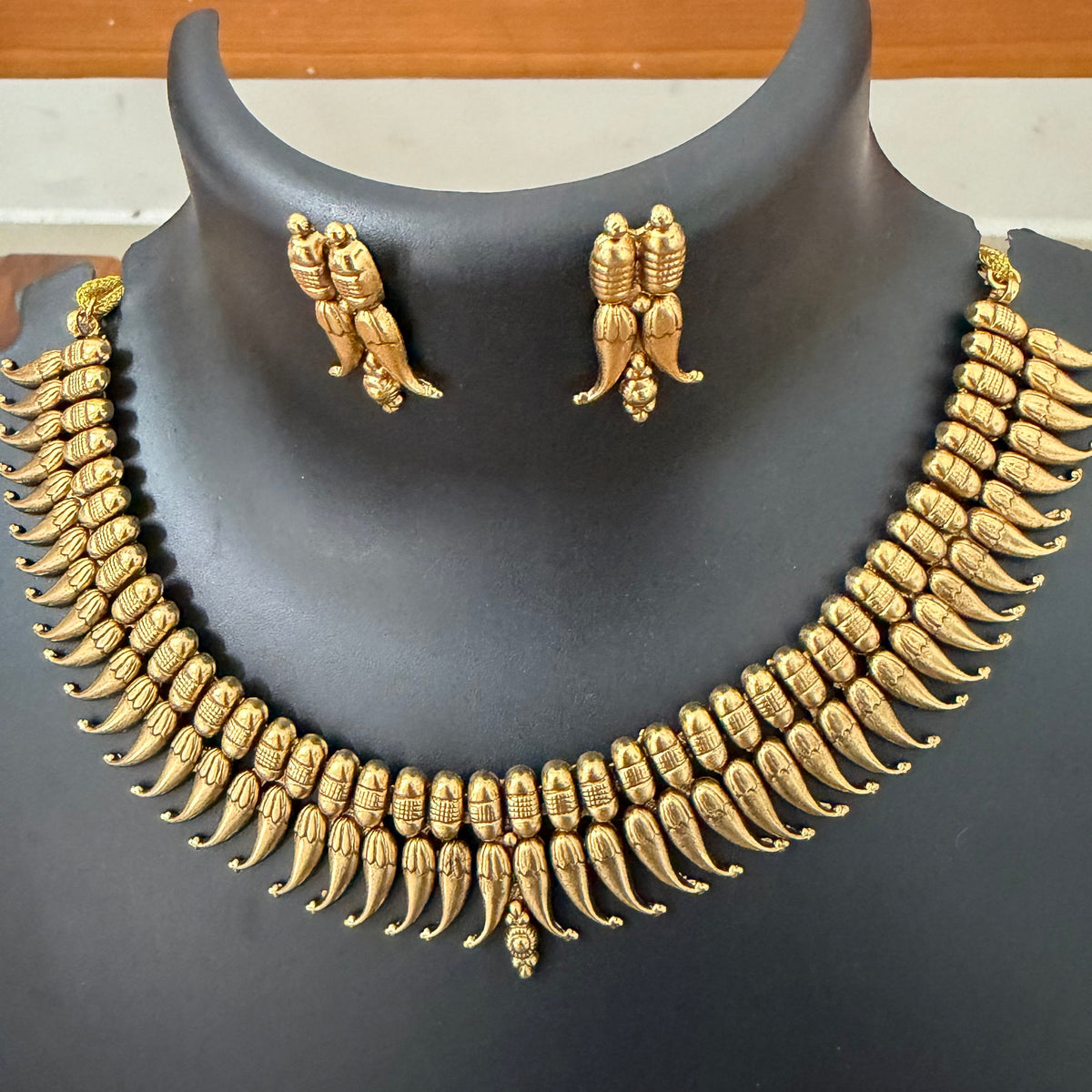 Royal Antique necklace set