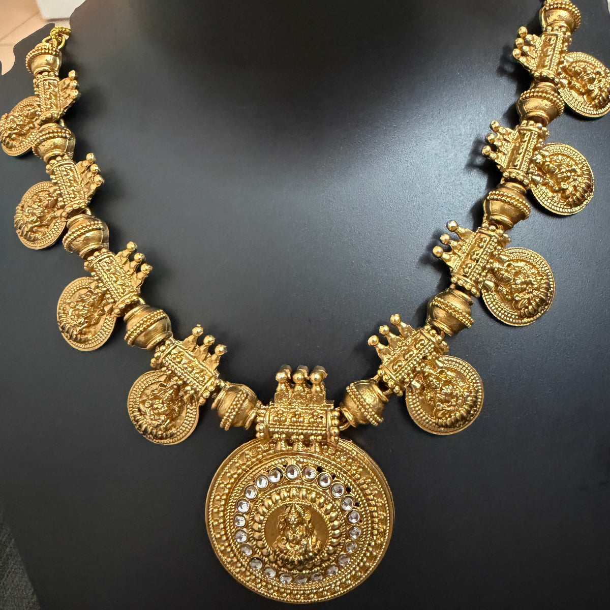 Traditional Lakshmi Kasu Mala |  Lakshmi Pendant & Kundan - Temple Jewellery