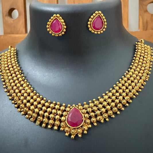 Choker Red centre stone