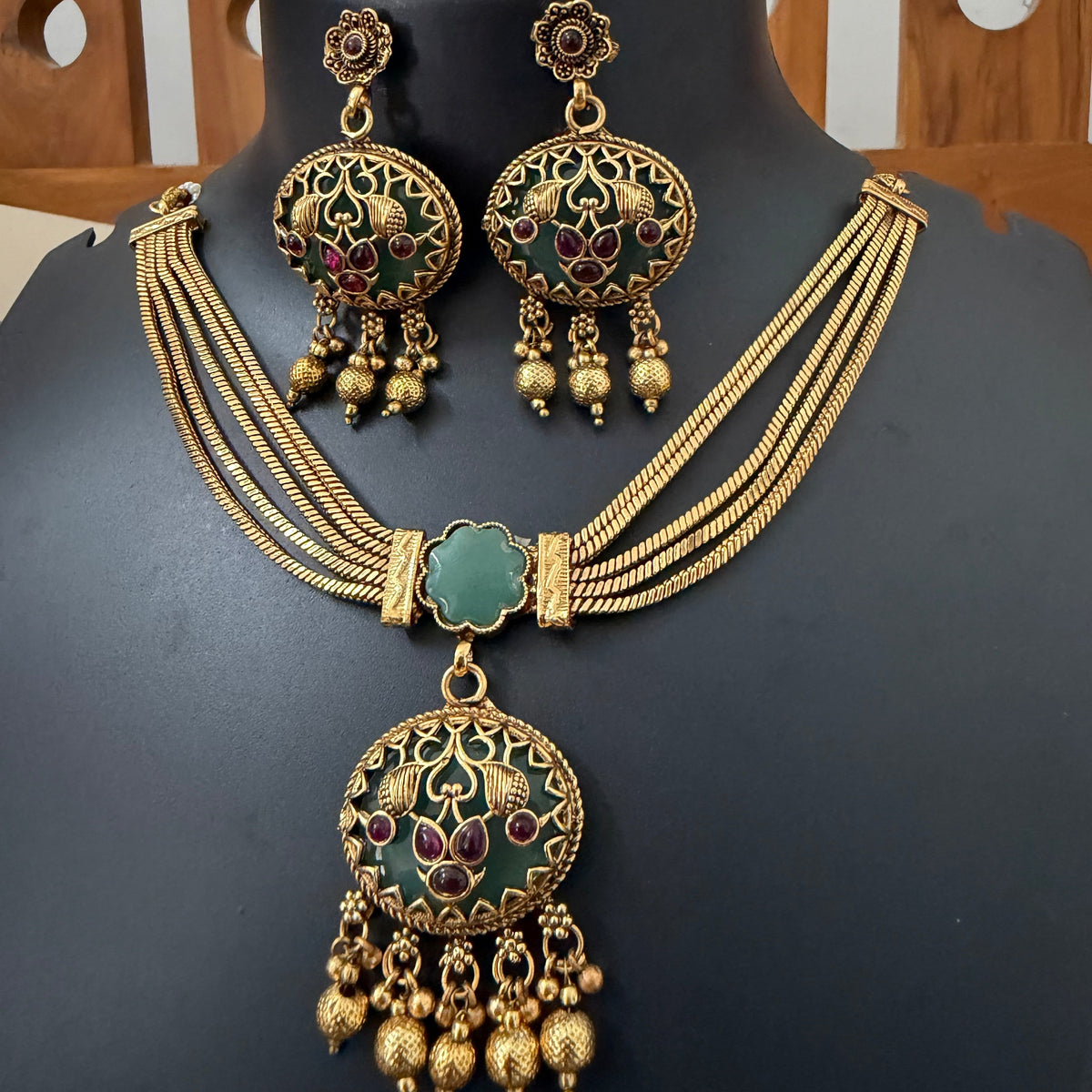 Gold lookalike Choker