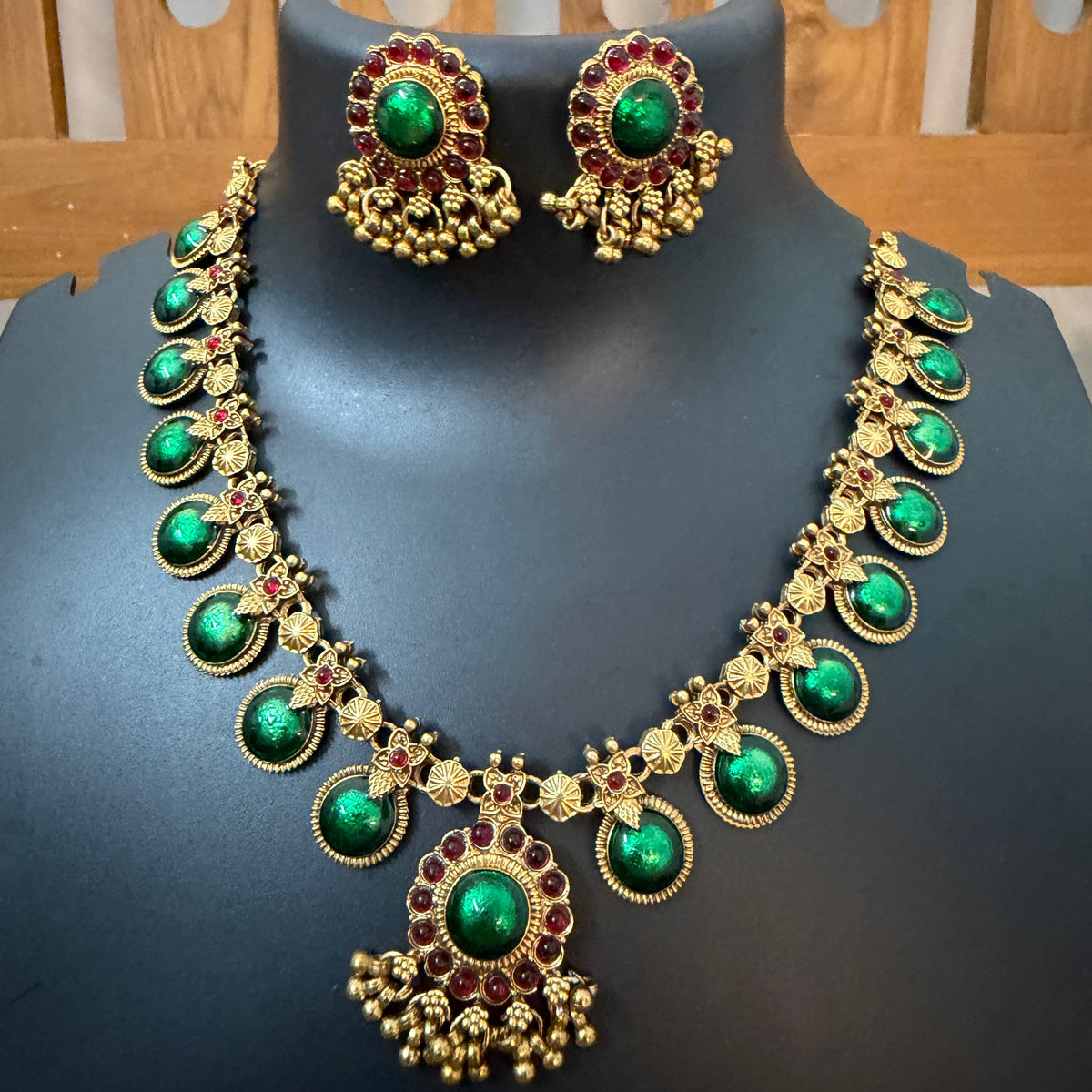 Palakka green round design: Traditional jewelry: Temple design