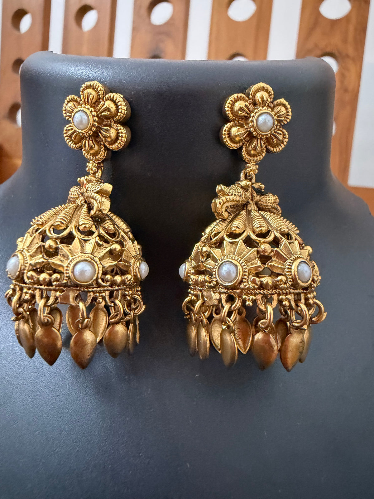 Elakkathali Jhumka with pearl hanging