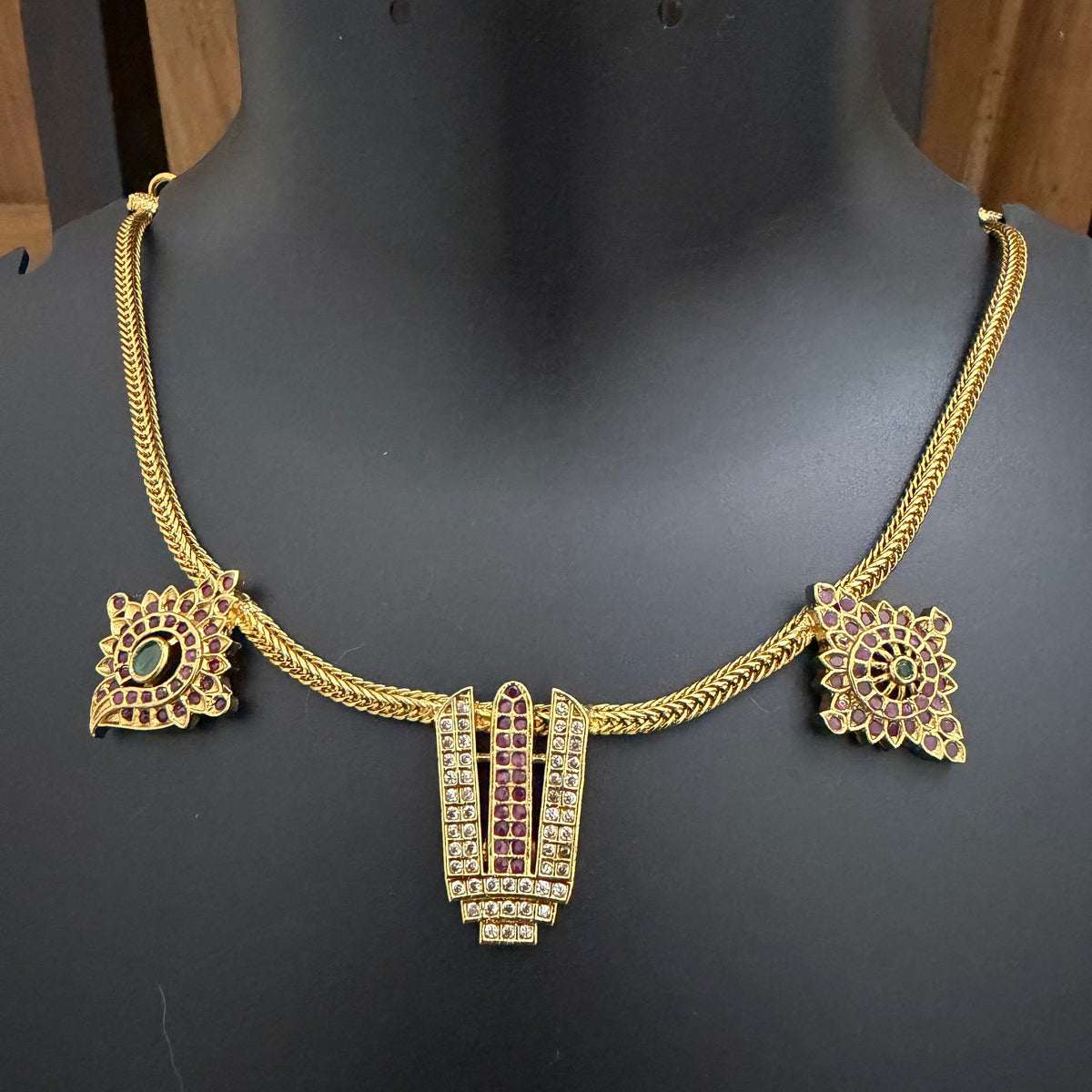 Tirupati Venkatesha Divya Mugappu Necklace : Srinidhi Thirunaamam Mugappu Necklace - Ruby White AD Stone Temple Necklace