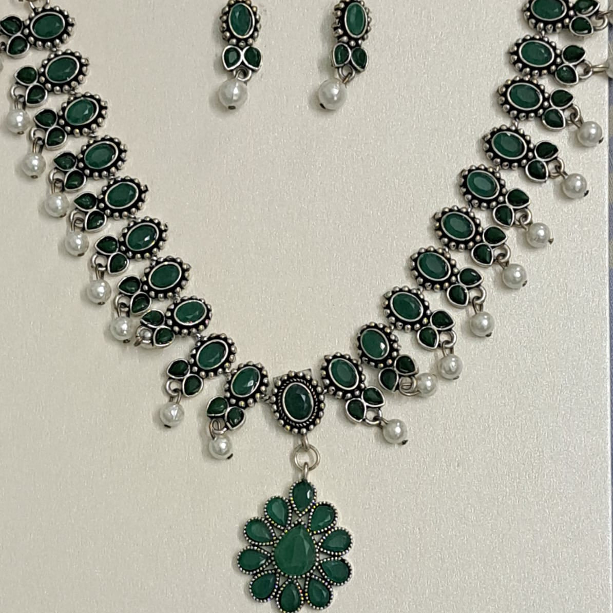 Green Stone Pearl Necklace Set