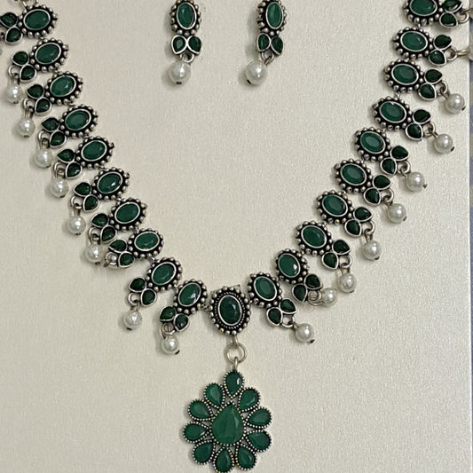 Green Stone Pearl Necklace Set