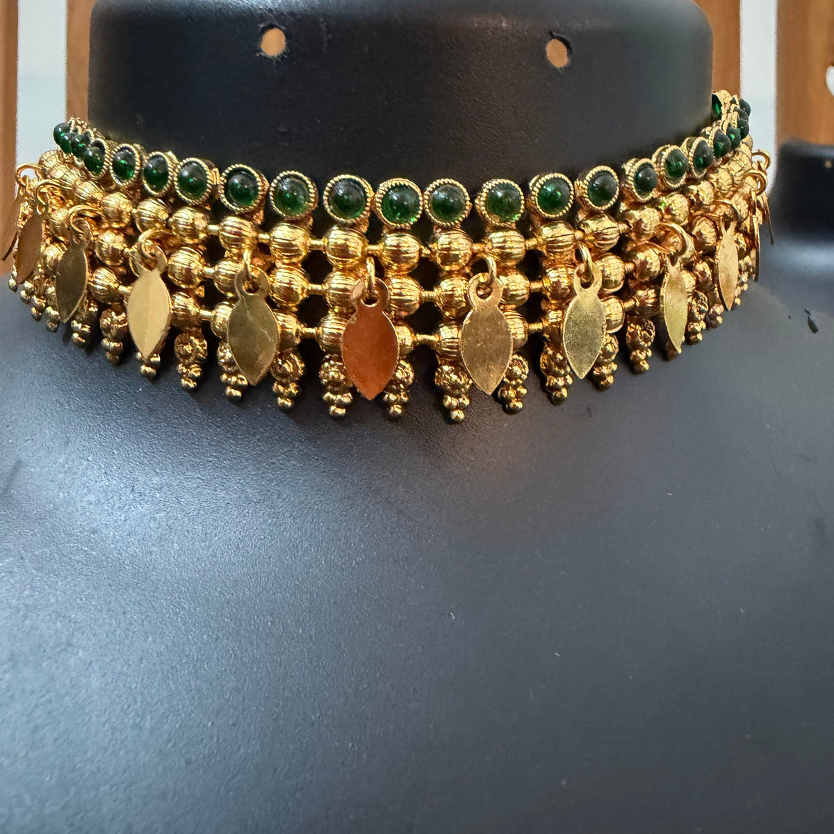 Elakkathali Two in one use: Choker/necklace