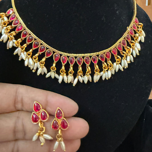 Red Kempstone necklace set with pearl hanging