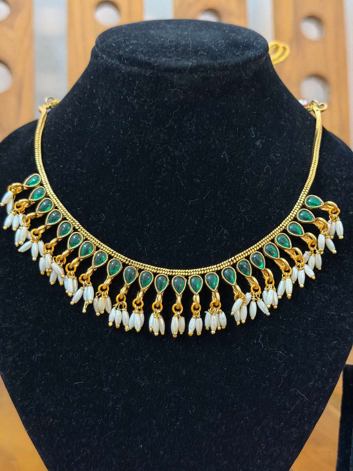 Green Kempstone Necklace with pearl hanging