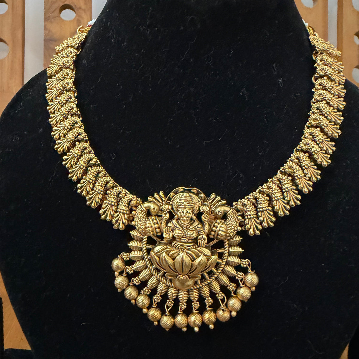 Premium Lakshmi Necklace set with Jhumka : Code MJ380