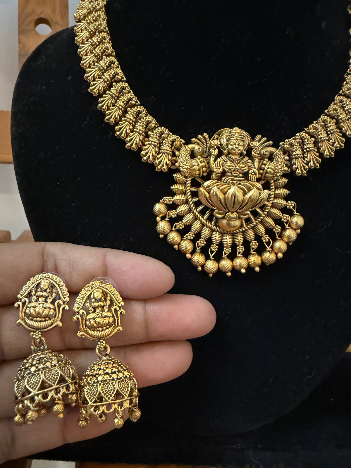 Premium Lakshmi Necklace set with Jhumka : Code MJ380