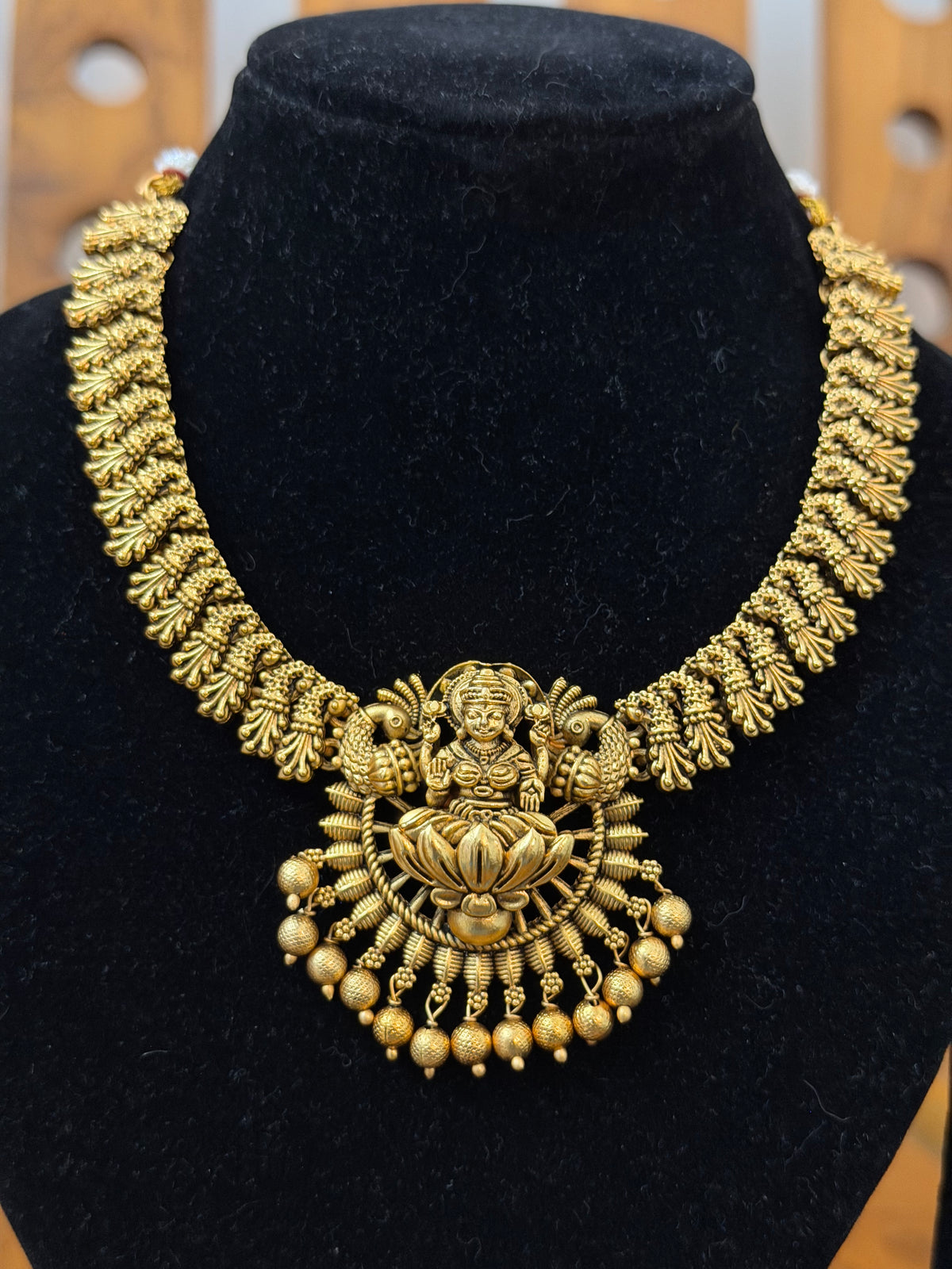 Premium Lakshmi Necklace set with Jhumka : Code MJ380
