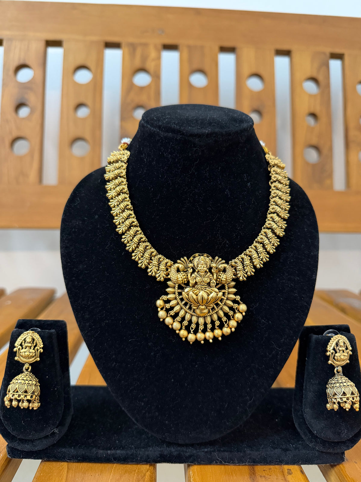 Premium Lakshmi Necklace set with Jhumka : Code MJ380