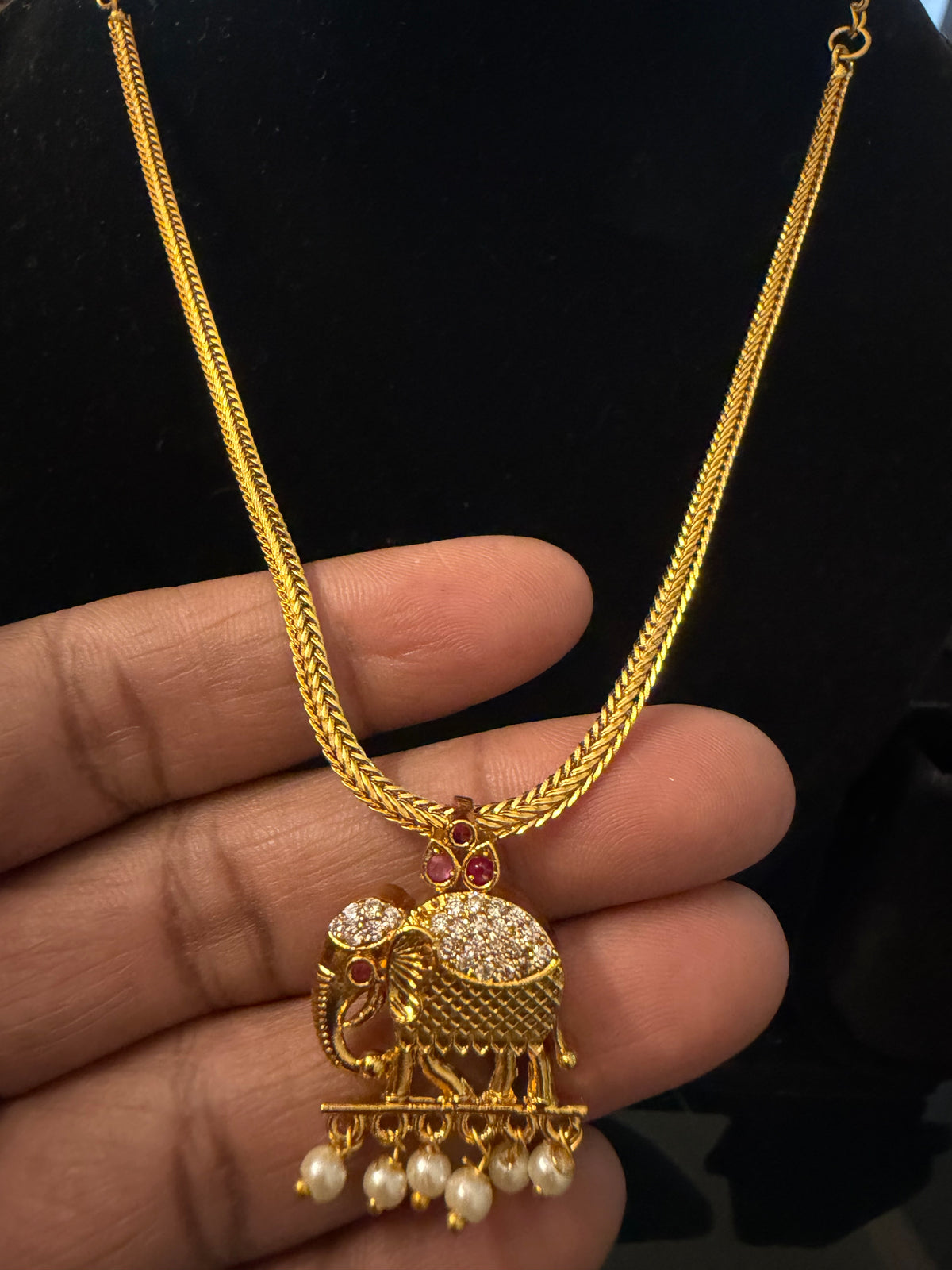 Elephant pendant simple chain : Code : SP1650