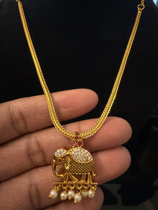 Elephant pendant simple chain : Code : SP1650
