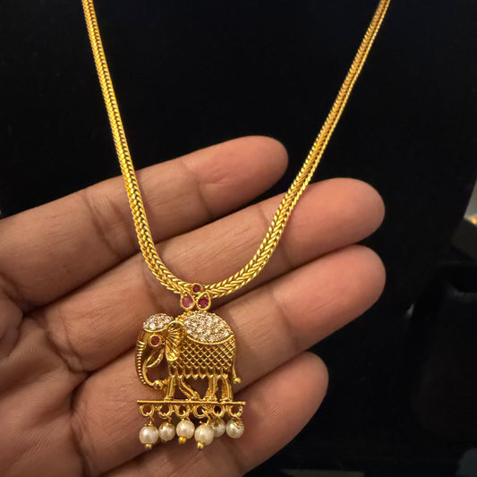 Elephant pendant simple chain : Code : SP1650