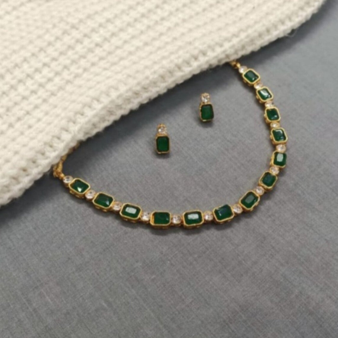 Single layer glass stone Adjustable choker/necklace