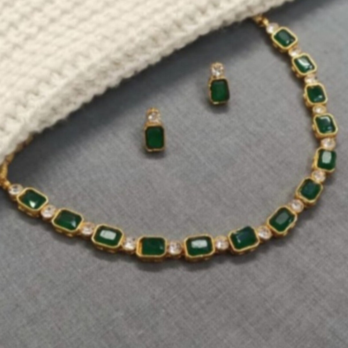 Single layer glass stone Adjustable choker/necklace