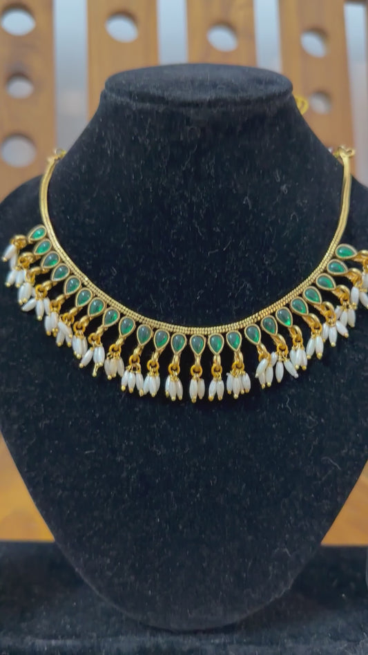 Green Kempstone Necklace with pearl hanging