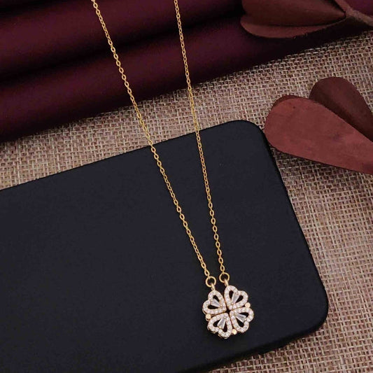 Clover Pendant Chain – Lucky Minimal Elegance: Code: SP1001